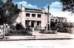 RELIZANE - POSTE ET MONUMENT AUX MORTS